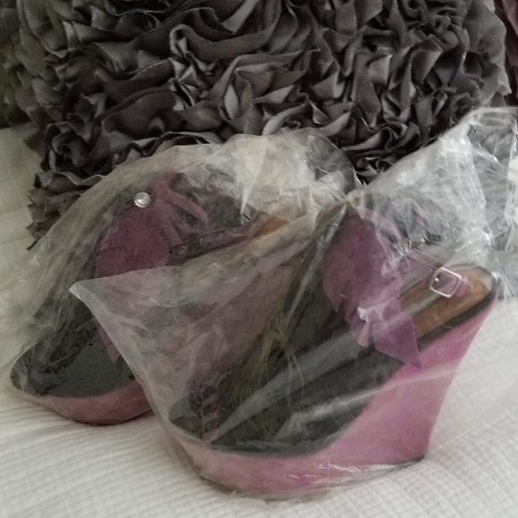 Shoes - Picture 5 of 5